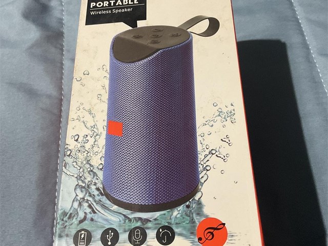Altavoz portátil pequeño.